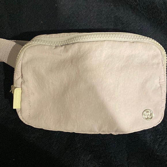 lululemon athletica Handbags - Lululemon belt bag with extended strap